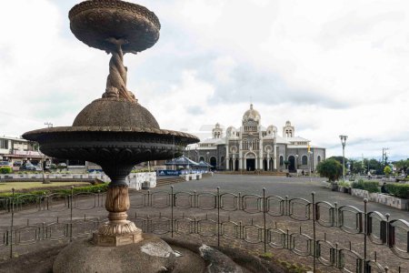 Téléchargez les photos : San José, Costa Rica. 12 août 2020 : Basilique Cathédrale Notre-Dame des Anges Cartago. - en image libre de droit