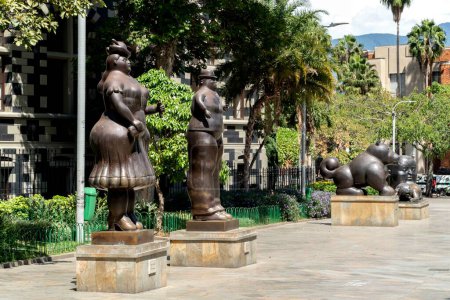 Foto de Medellín, Antioquia, Colombia. 19 de julio de 2020: Museo de Antioquia y esculturas de Plaza Botero. - Imagen libre de derechos