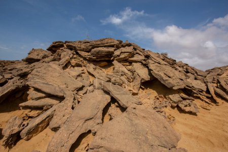 Foto de Piedras grandes y cielo en el parque nacional Baha Portete. Guajira, Colombia - Imagen libre de derechos