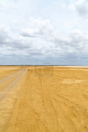 Foto de Paisaje árido en el desierto de Carrizales en La Guajira, Colombia. - Imagen libre de derechos