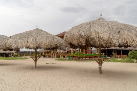 Téléchargez les photos : Riohacha, Guajira, Colombie. 4 mars 2019 : Cabanes sur la plage de La Boquita. - en image libre de droit