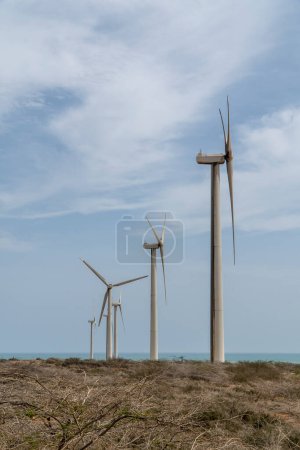 Téléchargez les photos : Eoliennes dans le parc éolien de Jepirachi, Cabo de la Vela. Guajira, la Colombie. - en image libre de droit
