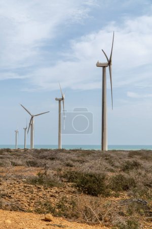 Téléchargez les photos : Eoliennes dans le parc éolien de Jepirachi, Cabo de la Vela. Guajira, la Colombie. - en image libre de droit