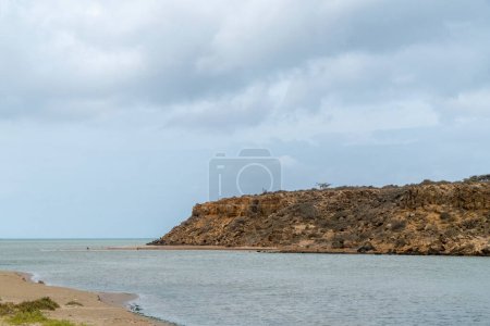 Téléchargez les photos : Paysage et mer à la plage de Punta Gallinas. Guajira, la Colombie. - en image libre de droit