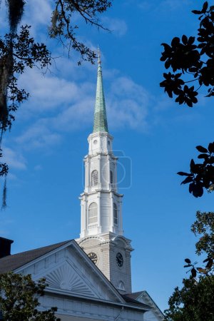 Photo for Savannah, Georgia, United States. December 2, 2022: The Savannah Independent Presbyterian Church with beautiful blue sky. - Royalty Free Image
