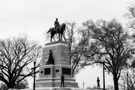 Foto de Washington D. C. Estados Unidos. 29 de noviembre de 2022: Monumento ecuestre en la parte trasera de la Casa Blanca. - Imagen libre de derechos
