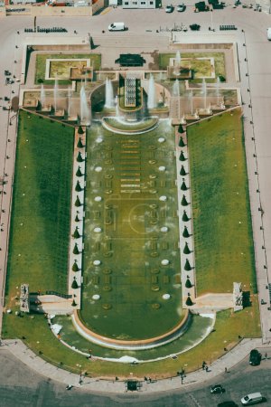 Paris, France. 25 avril 2022 : Palais Chaillot et ses jardins. vue panoramique.