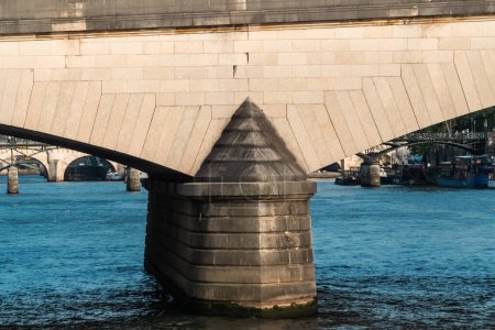 Foto de París, Francia. 22 de abril de 2022: Puente Neuf y vista al Sena. - Imagen libre de derechos