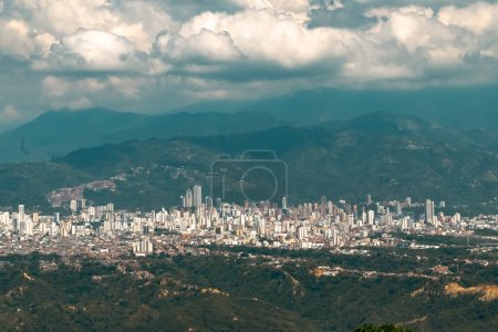 Panoramalandschaft der Stadt Bucaramanga in Santander, Kolumbien.