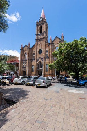 Téléchargez les photos : Neiva, Huila, Colombie. Mai 2019 : Cathédrale de l'Immaculée Conception de Neiva et ciel bleu. - en image libre de droit