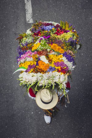 Medellin, Antioquia, Kolumbien. 11. August 2019: Silleteros-Parade auf der Blumenmesse.