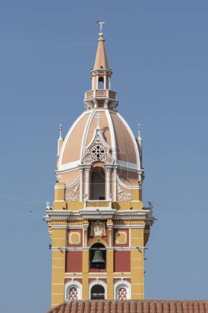 Téléchargez les photos : Cathédrale Sainte Catherine d'Alexandrie et ciel bleu. - en image libre de droit