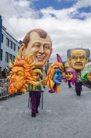 Foto de Pasto, Nario, Colombia. 9 de febrero de 2016: Flotas artísticas y coloridas en el carnaval en blanco y negro. - Imagen libre de derechos
