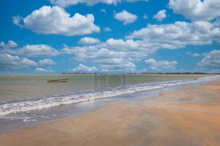 Foto de Vistas al mar en la playa del Parque Nacional Bahía Portete. Guajira, Colombia. - Imagen libre de derechos