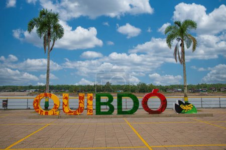 Foto de Choc, Quibdo, Colombia. 4 de marzo de 2020: Cartas en malecón y río Atrato. - Imagen libre de derechos
