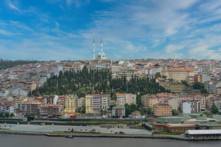 Bosforo, Estambul, Turquía. 2 de junio de 2019: Paisaje del Cuerno de Oro.