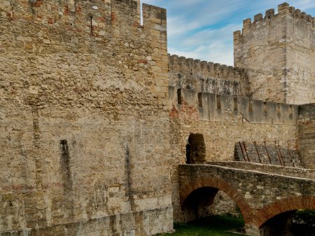 Téléchargez les photos : Lisbonne, Portugal. 9 avril 2022 : Château de So Jorge à Lisbonne. - en image libre de droit