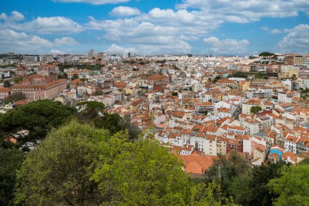 Foto de Lisboa, Portugal. April 9, 2022: Panoramic and urban landscape of neighborhoods in the city. - Imagen libre de derechos