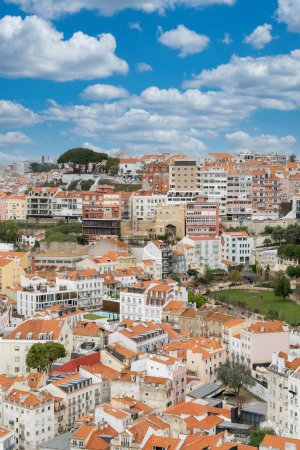 Lissabon, Portugal. 9. April 2022: Panorama- und Stadtlandschaft der Stadtviertel. 