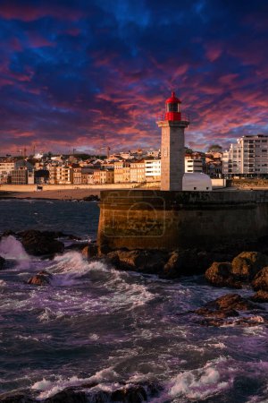 Las Felgueiras Lighthouse overlooking the Douro River. Porto, Portugal. 