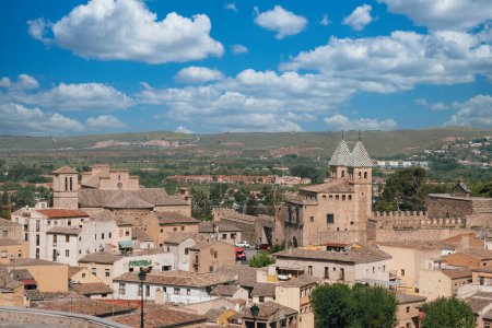 Foto de Toledo, España. 27 de abril de 2022: Murallas de Toledo. - Imagen libre de derechos