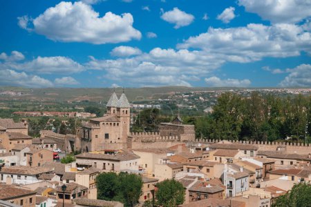 Foto de Toledo, España. 27 de abril de 2022: Murallas de Toledo. - Imagen libre de derechos