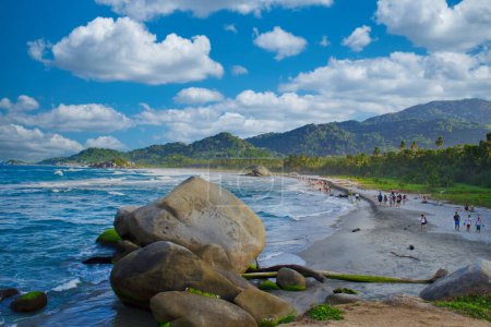 Foto de Paisaje en las playas del Parque Nacional Tayrona con cielo azul. Santa marta colombia. - Imagen libre de derechos