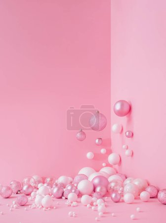 Foto de Creative Abstract Composición festiva con diseño navideño fondo de color pastel rosado y bolas rosadas y blancas Concepto mínimo de vacaciones de Año Nuevo y Navidad. Puesta plana. - Imagen libre de derechos