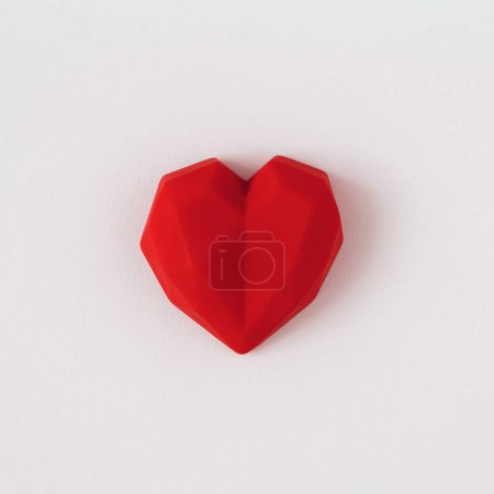 Foto de Corazón rojo con fondo blanco - Imagen libre de derechos