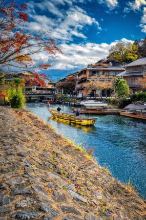 Téléchargez les photos : Rivière Katsura à Arashiyama, Kyoto, Japon, en automne - en image libre de droit