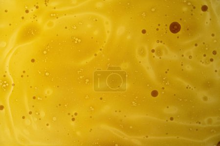 Abstraktes Öl und Wasser gelb und braun flüssige Textur Hintergrund