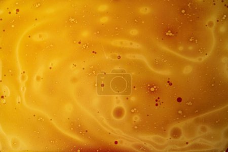 Abstraktes Öl und Wasser gelb und braun flüssige Textur Hintergrund