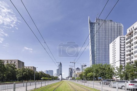 Photo for Skyscraper, skyscraper, office building. Sunny cloudless weather. Harmony, straight lines. A glazed object. A busy route. - Royalty Free Image