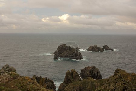 Téléchargez les photos : Petites îles en face du Cap Ortegal en Galice, Espagne - en image libre de droit