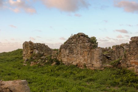 Ruines de San Tirso au coucher du soleil