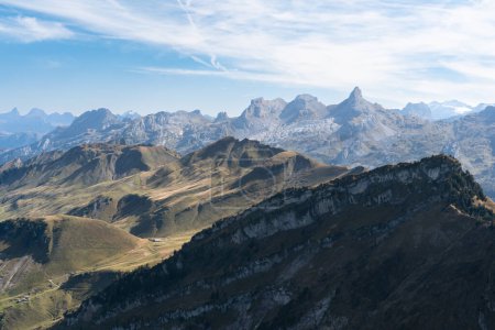 Chaîne de montagnes des Alpes suisses vue du sommet de Fronalpstock, Suisse