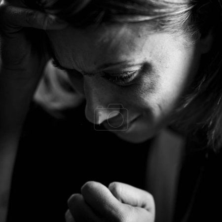 Foto de Phobia  Portrait of a fearful troubled woman on a dark background - Imagen libre de derechos