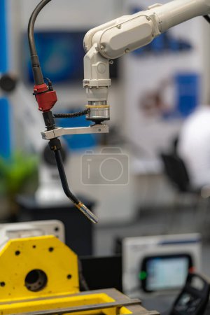 Foto de Sistema de soldadura de robots, industria moderna - Imagen libre de derechos
