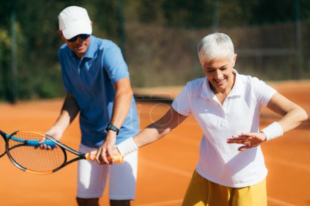 Foto de Entrenamiento de Tenis para Personas Mayores - Imagen libre de derechos