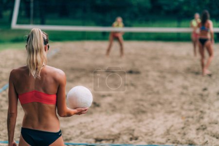 Téléchargez les photos : Joueuses de beach volley - en image libre de droit