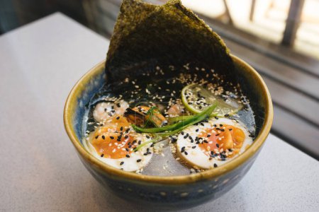 Asiatisches Essen Seyu Ramen Suppe mit Meeresfrüchten