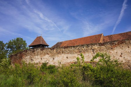 Antiguo pueblo sajón Transilvania iglesia medieval fortificada Rumania