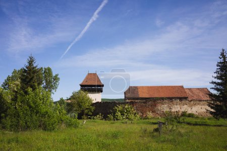 Antiguo pueblo sajón Transilvania iglesia medieval fortificada Rumania