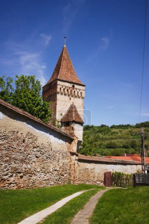 Téléchargez les photos : Vieille Transylvanie Saxon Village médiéval église fortifiée Roumanie - en image libre de droit