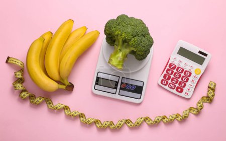 Téléchargez les photos : Alimentation saine, perte de poids, comptage des calories et concept de régime alimentaire - en image libre de droit