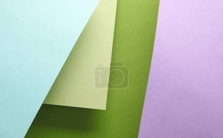 Foto de Diseño creativo de hojas de papel de colores con sombras - Imagen libre de derechos