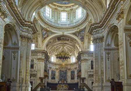 Foto de Bérgamo, Italia - 7 de marzo de 2017: La nave de la Catedral de San Alexader - Imagen libre de derechos
