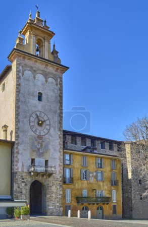 Téléchargez les photos : Italie, Bergame, tour de la Campanella, porte principale de la Citadelle - en image libre de droit