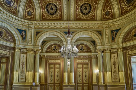 Téléchargez les photos : Bordeaux, France - August 16, 2019: The Great Hall of the Grand Theater - en image libre de droit