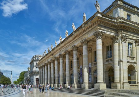 Foto de Bordeaux, France - August 16, 2019: The front parch columns of the Grand Theater - Imagen libre de derechos